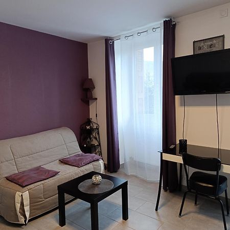 Maison Spacieuse Et Agreable Saint-Georges-de-Luzençon Exteriér fotografie