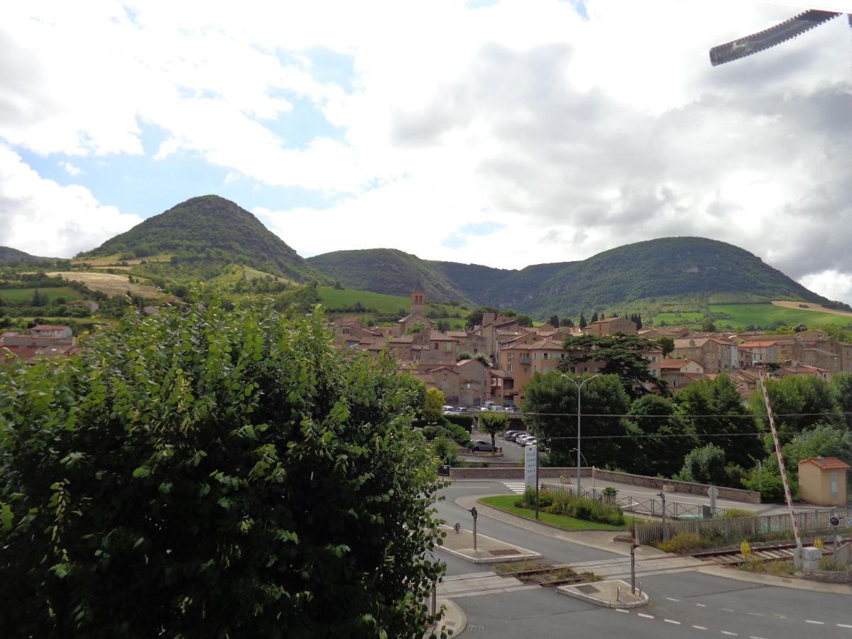Maison Spacieuse Et Agreable Saint-Georges-de-Luzençon Exteriér fotografie