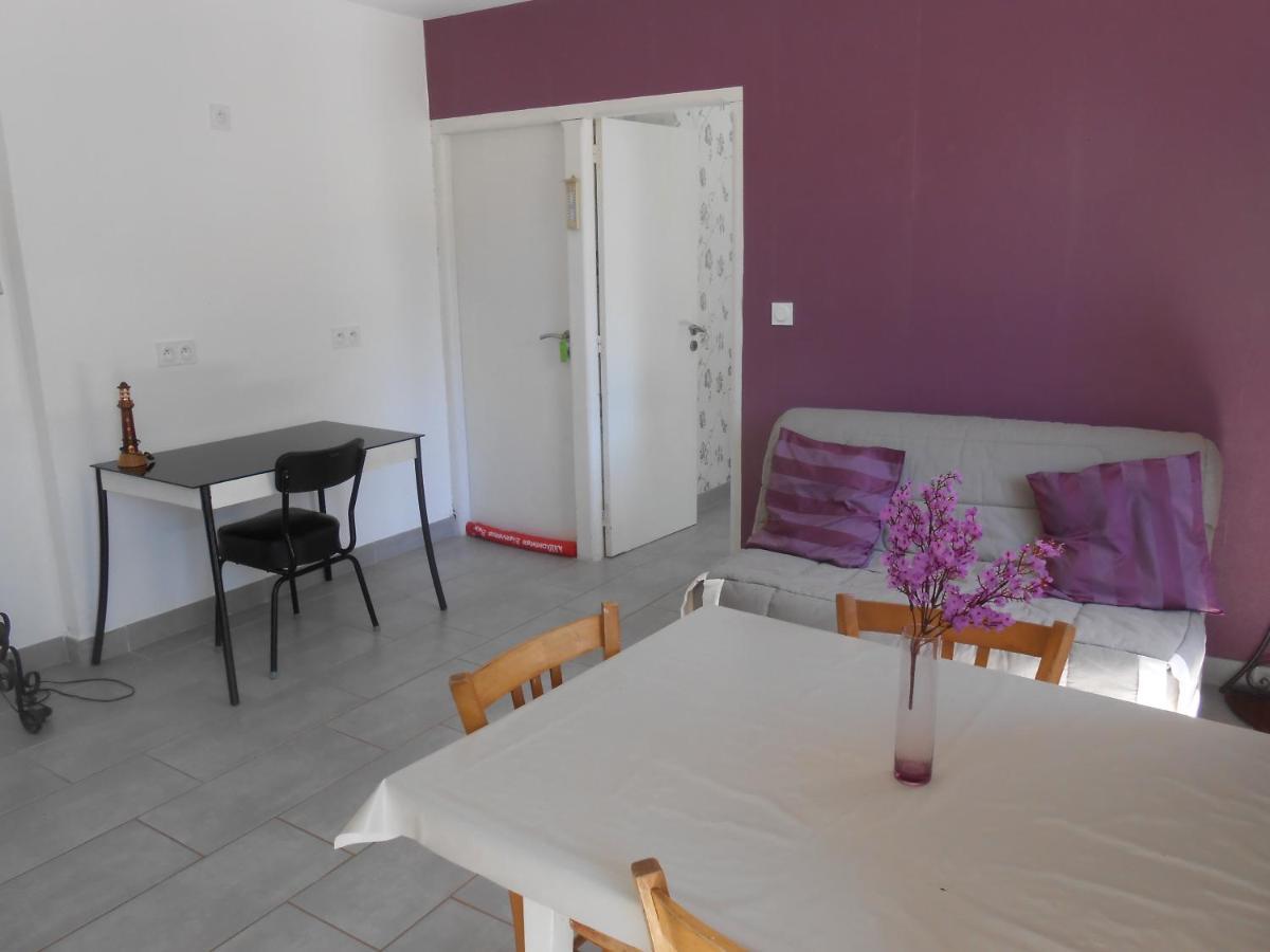Maison Spacieuse Et Agreable Saint-Georges-de-Luzençon Exteriér fotografie