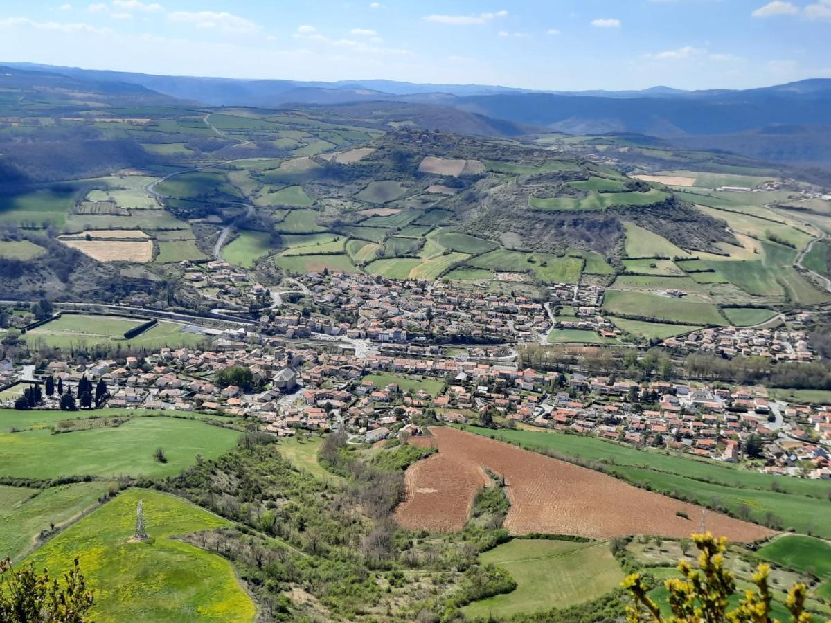 Vila Maison Spacieuse Et Agreable Saint-Georges-de-Luzençon Exteriér fotografie