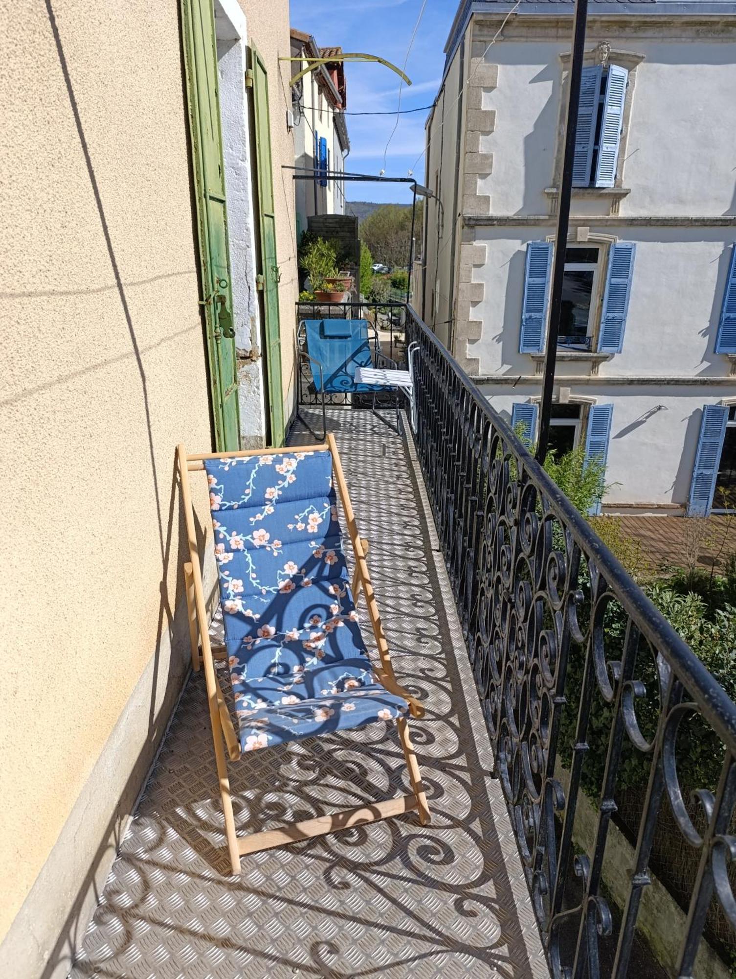 Maison Spacieuse Et Agreable Saint-Georges-de-Luzençon Exteriér fotografie